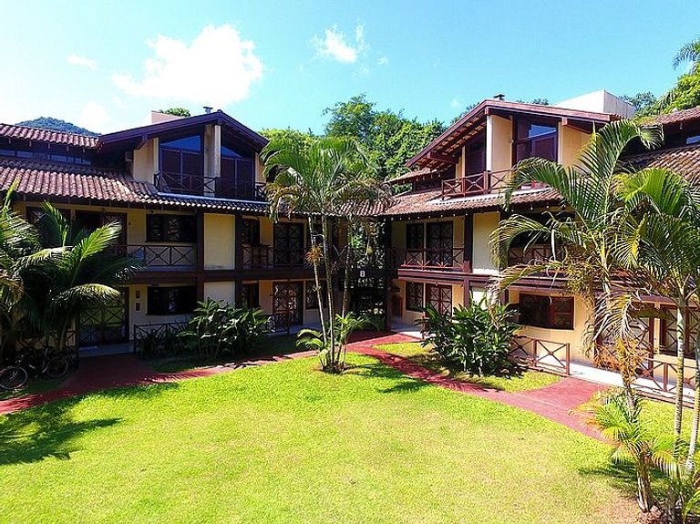 Flats de 1 e 2 dorm a 50m da Praia Maresias - Cond Lazer Com