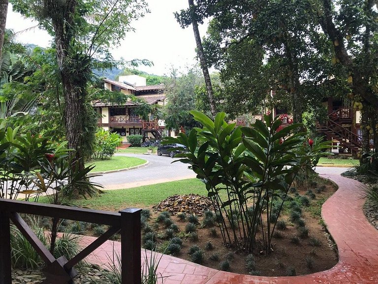 Flat 50m da praia Maresias Cond com lazer completo