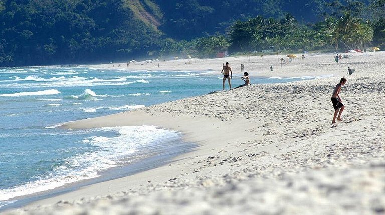 Flat 50m da praia Maresias Cond com lazer completo