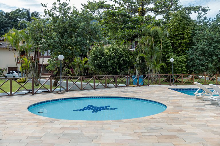Flats de 1 e 2 dorm a 50m da Praia Maresias - Cond Lazer Com