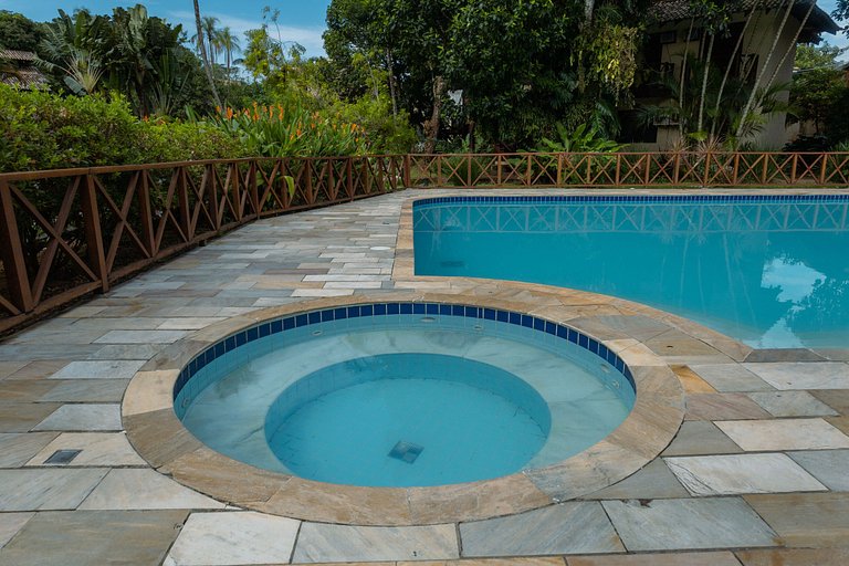 Flats de 1 e 2 dorm a 50m da Praia Maresias - Cond Lazer Com