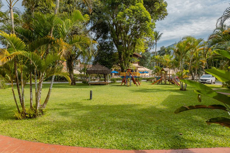 Flats de 1 e 2 dorm a 50m da Praia Maresias - Cond Lazer Com