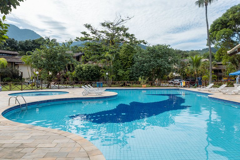 Flat 50m da praia Maresias Cond com lazer completo