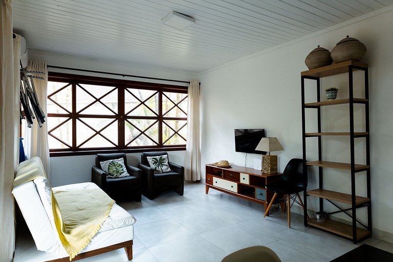Flat 50m da praia Maresias Cond com lazer completo