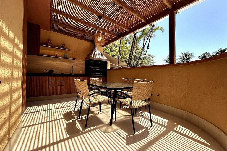Juquey Gourmet com piscina a 250m da Praia