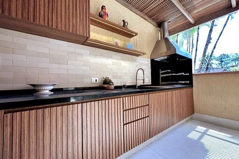 Juquey Gourmet com piscina a 250m da Praia