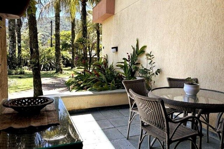 Juquey Gourmet com piscina a 250m da Praia