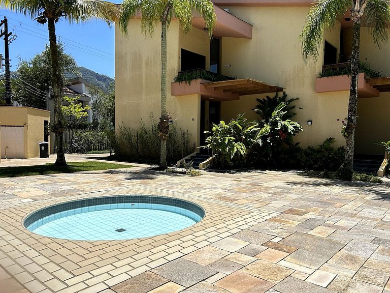 Juquey Gourmet com piscina a 250m da Praia