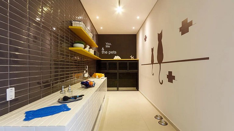 Studio novo com cozinha Gourmet e telão