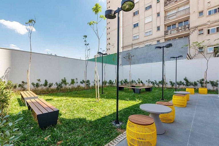 Apartamento NR com varanda, recém-reformado e pronto para ge