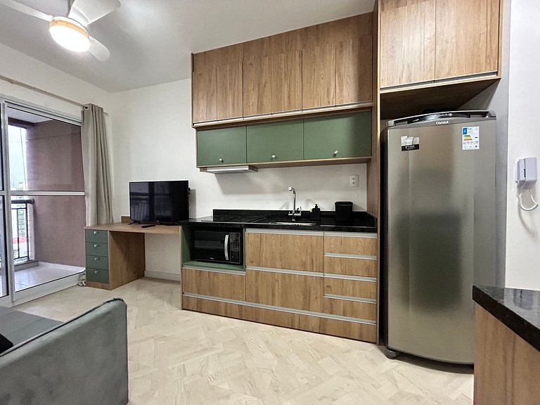 Apto Recém Reformado com Vista e Varanda