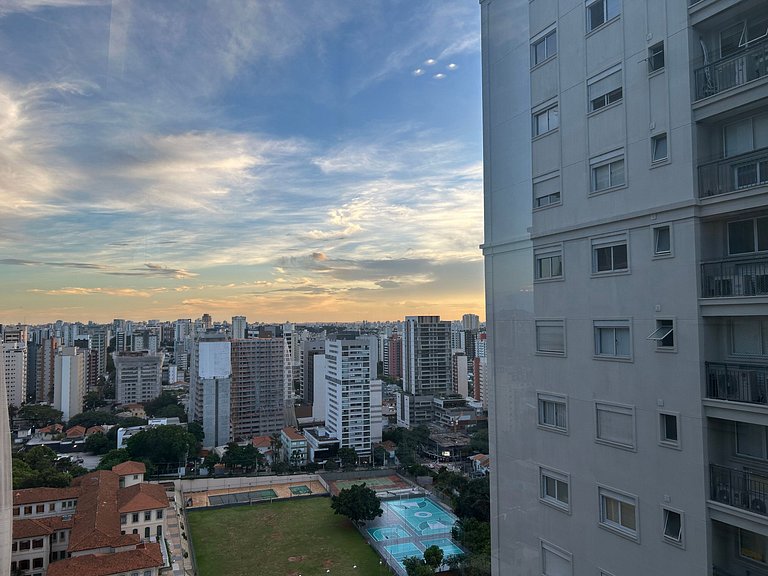 Apto com Lazer Próximo ao Metrô e Ibirapuera