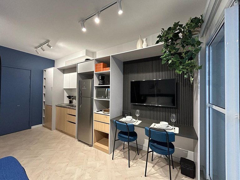 Apartamento NR com varanda, recém-reformado e pronto para ge