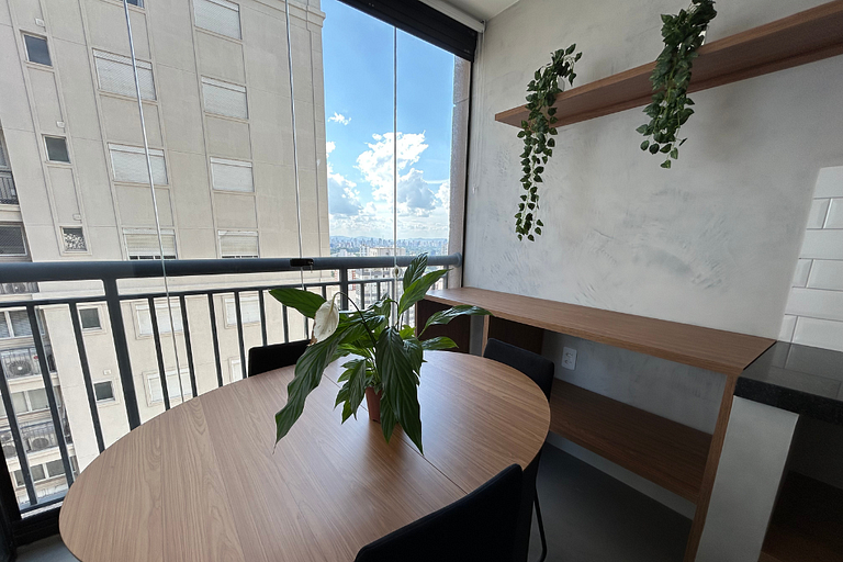Studio novo com cozinha Gourmet e telão