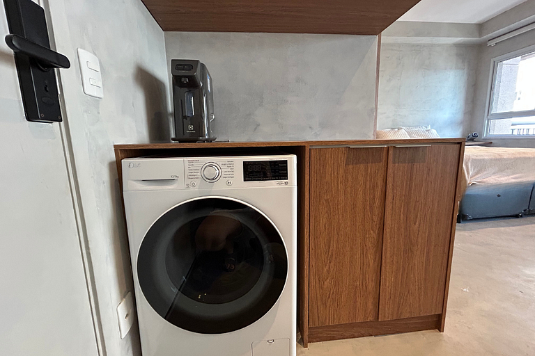 Studio novo com cozinha Gourmet e telão