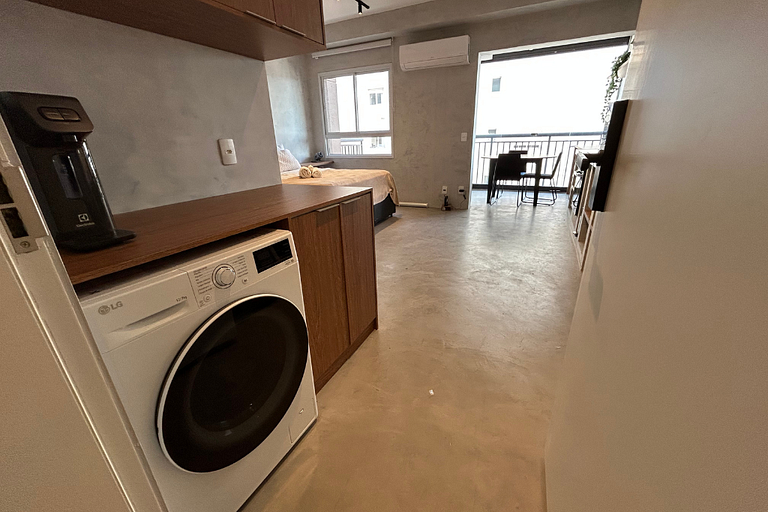 Studio novo com cozinha Gourmet e telão