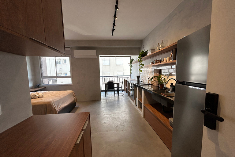 Studio novo com cozinha Gourmet e telão