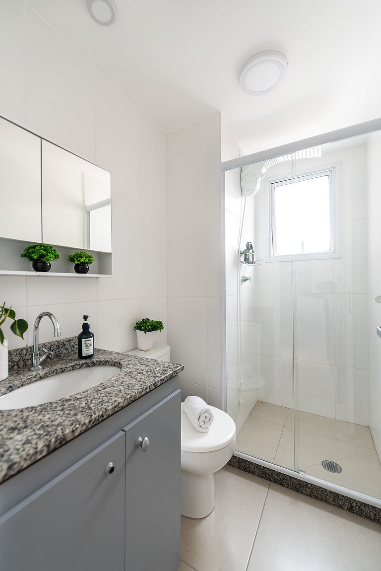 2 Dorm, varanda c/ vista e vaga - Vila Mariana