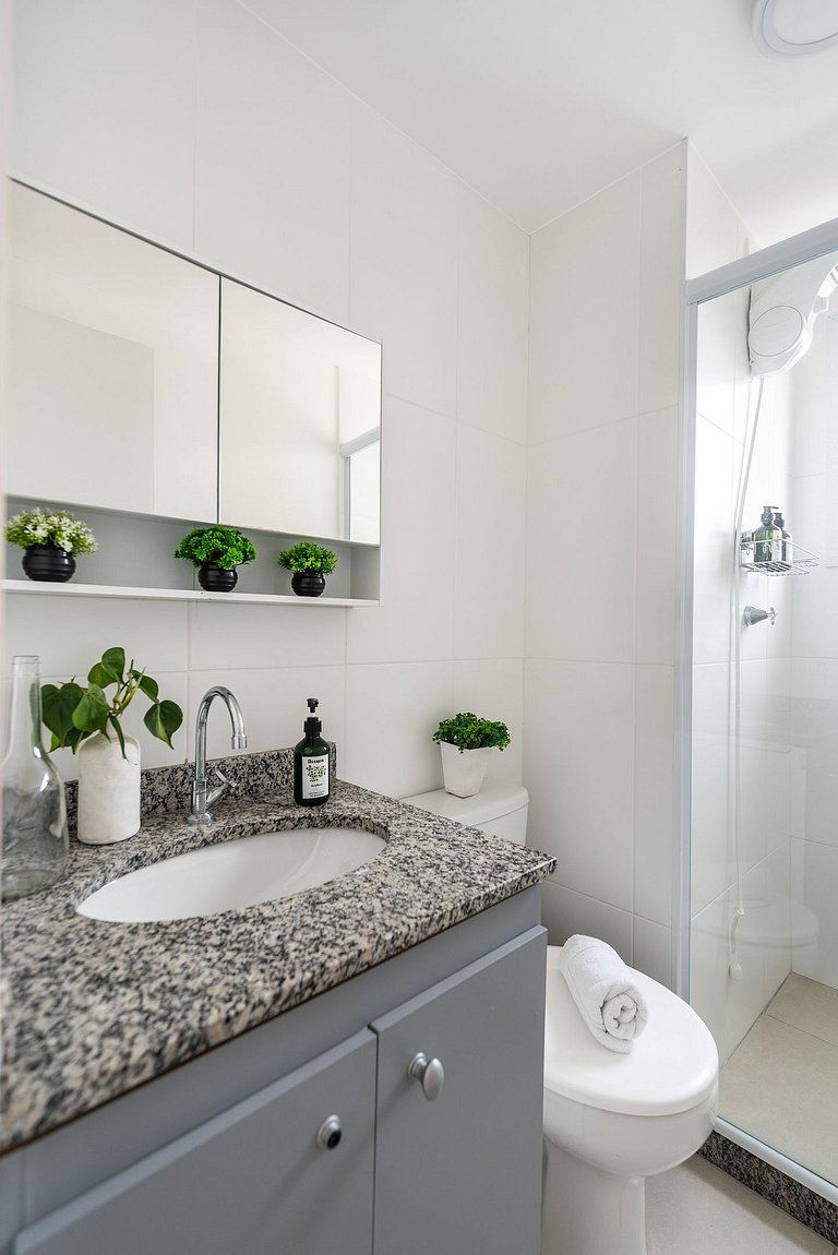 2 Dorm, varanda c/ vista e vaga - Vila Mariana
