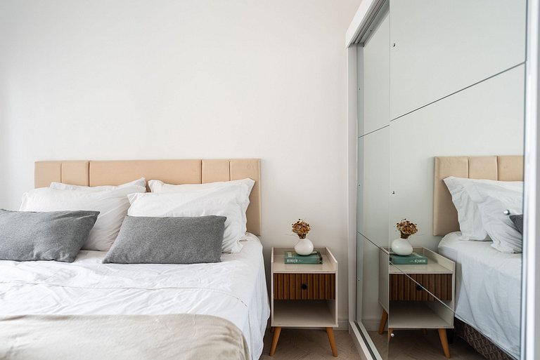 2 Dorm, varanda c/ vista e vaga - Vila Mariana