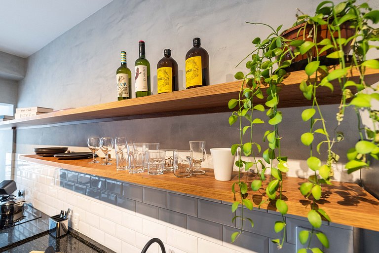Studio novo com cozinha Gourmet e telão