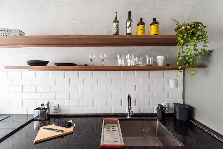 Studio novo com cozinha Gourmet e telão