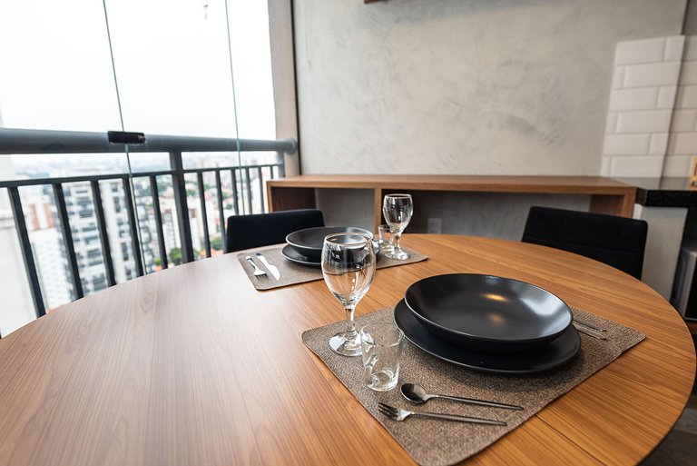 Studio novo com cozinha Gourmet e telão