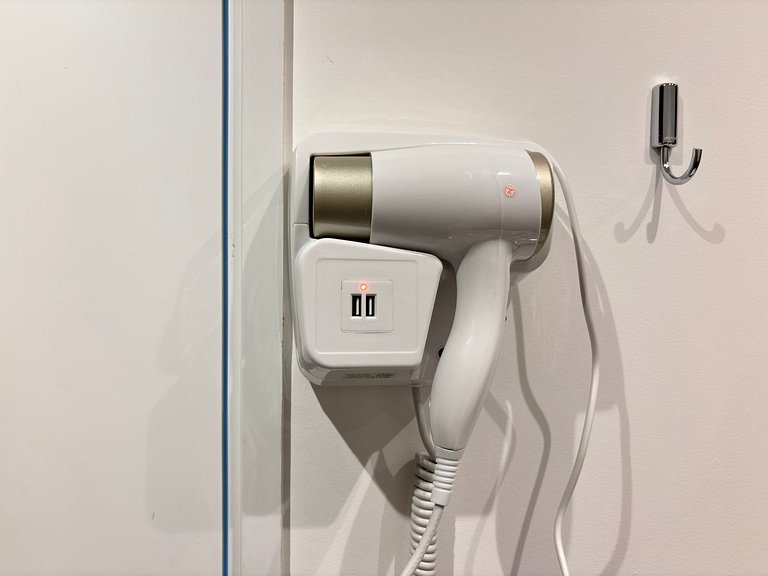 Muito Bem Localizado, Conforto Com Ar-Condicionado
