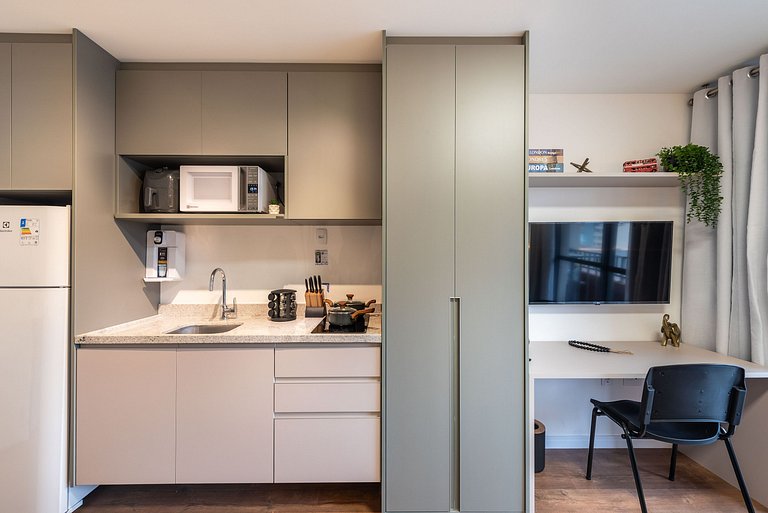 Lindo Estúdio com A/C, Excelente localização