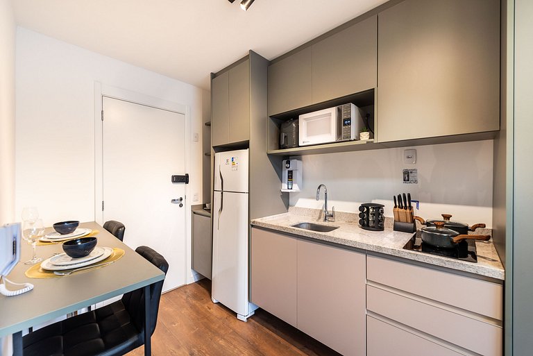 Lindo Estúdio com A/C, Excelente localização