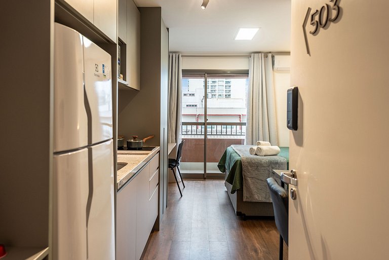 Lindo Estúdio com A/C, Excelente localização