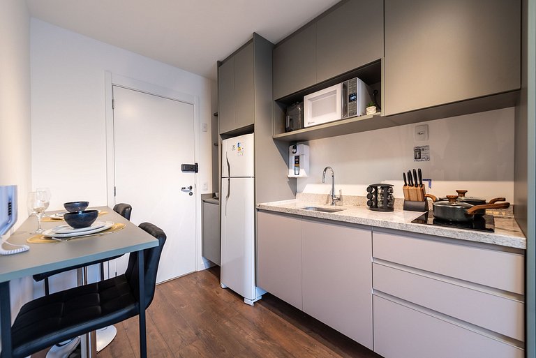 Lindo Estúdio com A/C, Excelente localização