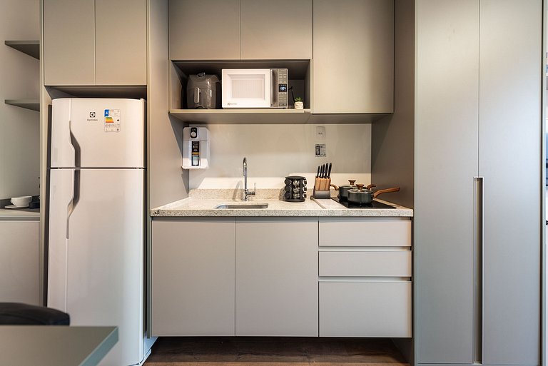 Lindo Estúdio com A/C, Excelente localização