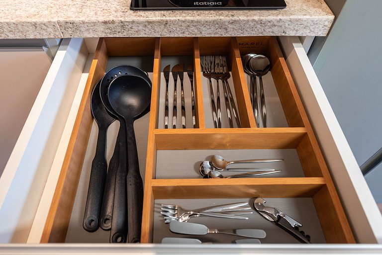 Lindo Estúdio com A/C, Excelente localização