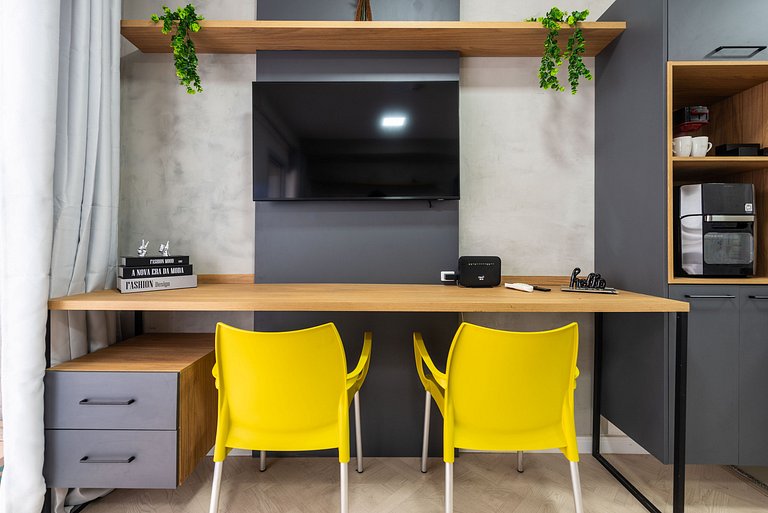 Studio Recém Reformado com Vista e Varanda