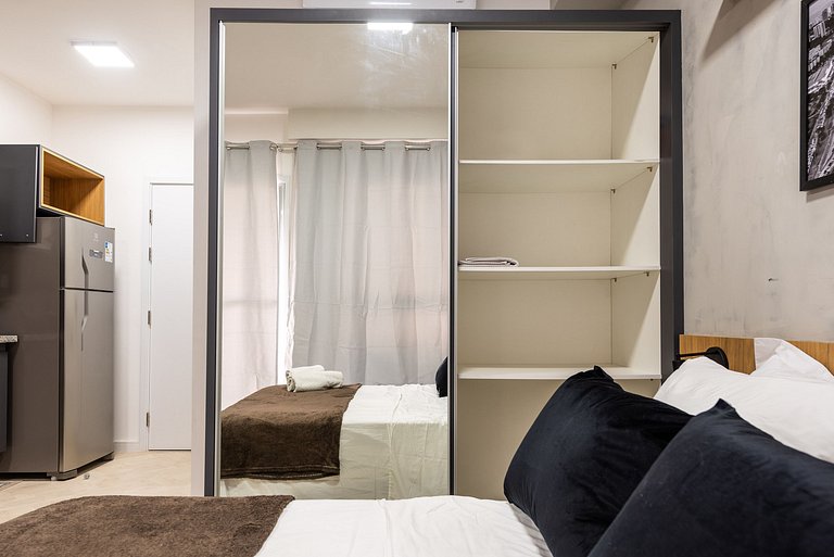 Studio Recém Reformado com Vista e Varanda