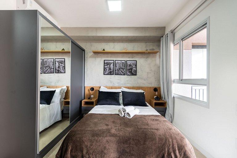 Studio Recém Reformado com Vista e Varanda