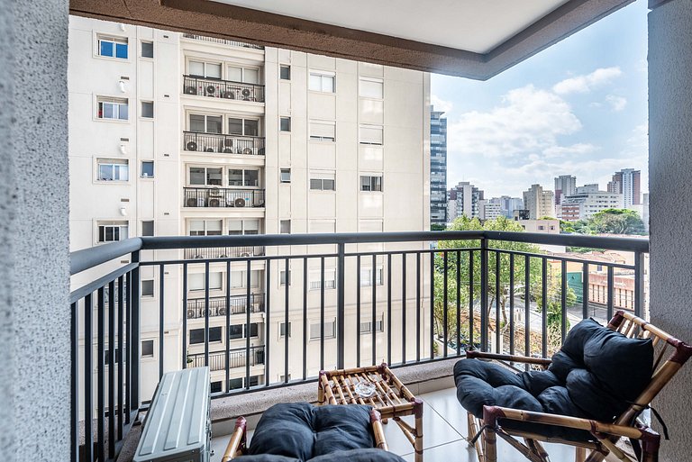 Studio Recém Reformado com Vista e Varanda