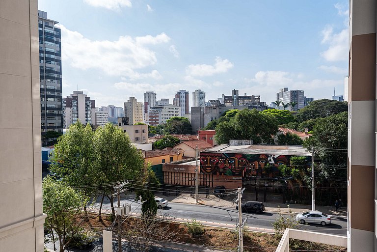 Studio Recém Reformado com Vista e Varanda