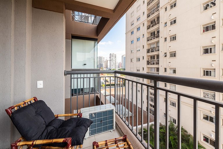 Studio Recém Reformado com Vista e Varanda