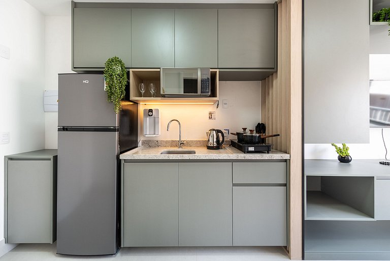 Studio porteira fechada a 50m do metrô: pronto para morar ou