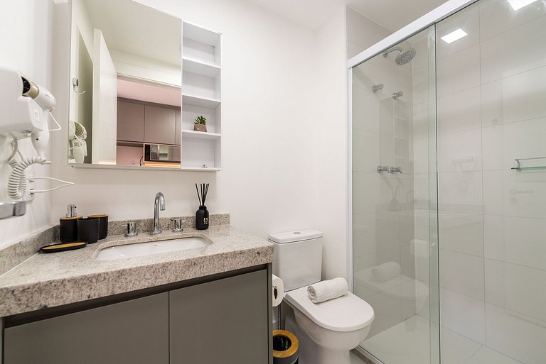 Studio porteira fechada a 50m do metrô: pronto para morar ou