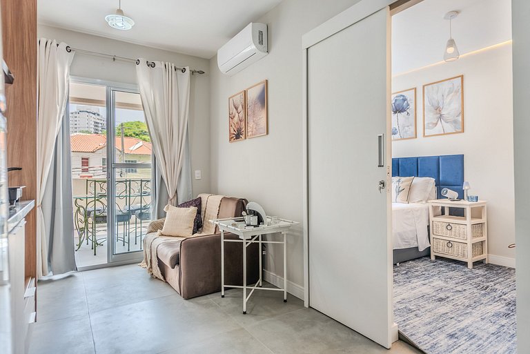 Ap Novinho c/ Varanda Garden e Telão - Aceita Pet