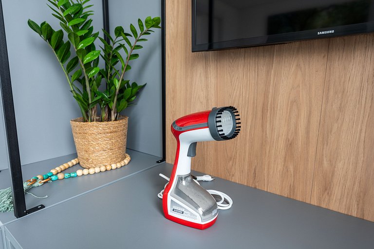 Muito Bem Localizado, Conforto Com Ar-Condicionado