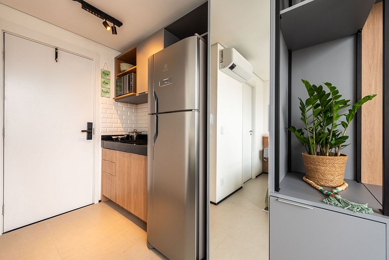 Muito Bem Localizado, Conforto Com Ar-Condicionado