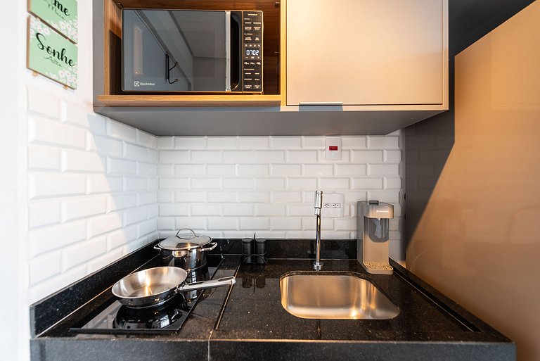 Muito Bem Localizado, Conforto Com Ar-Condicionado