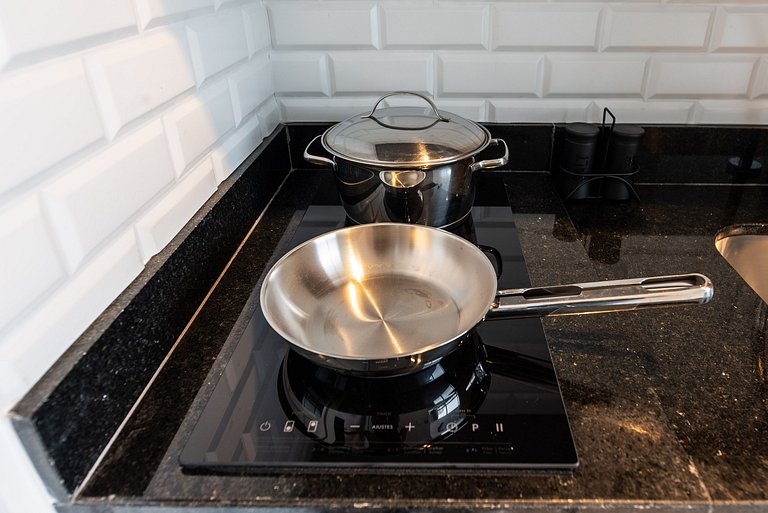 Muito Bem Localizado, Conforto Com Ar-Condicionado