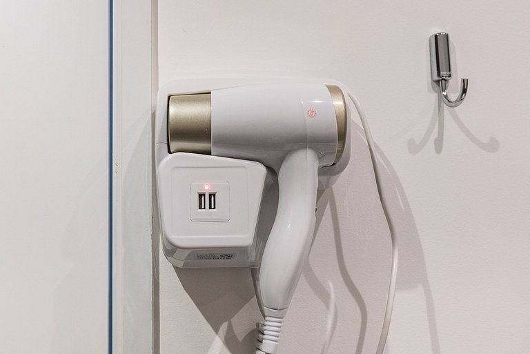 Muito Bem Localizado, Conforto Com Ar-Condicionado