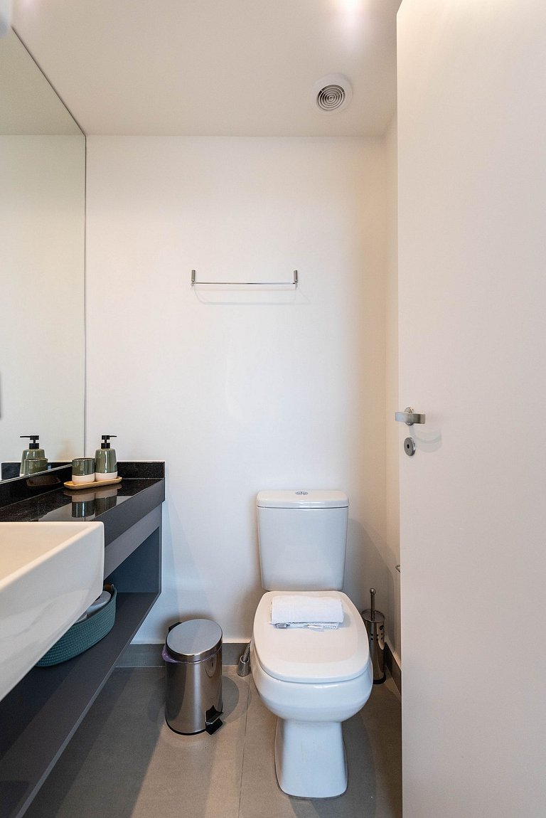 Muito Bem Localizado, Conforto Com Ar-Condicionado