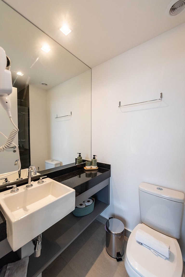 Muito Bem Localizado, Conforto Com Ar-Condicionado